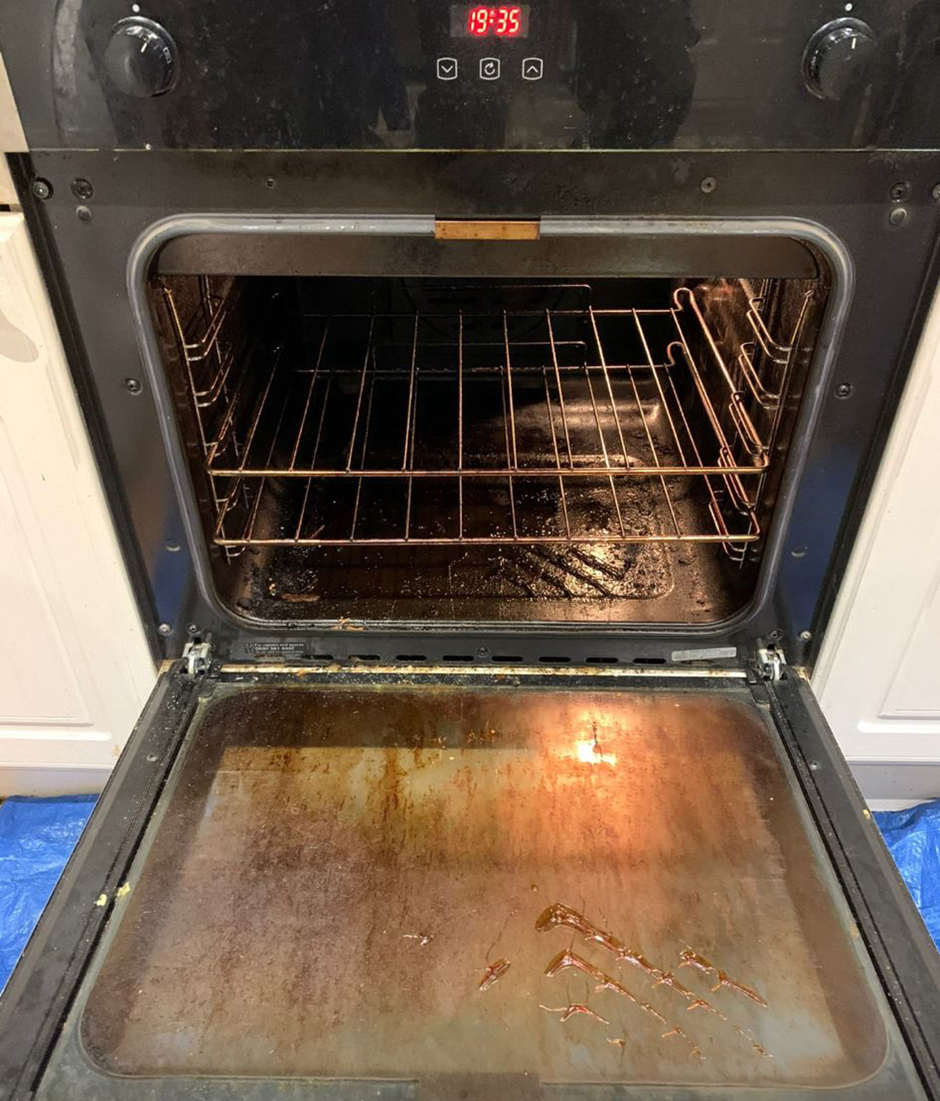 Deep cleaning of an oven in Morecambe – before